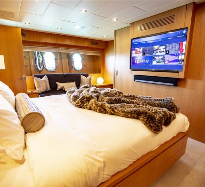 luxury-yacht-rental-miami-11